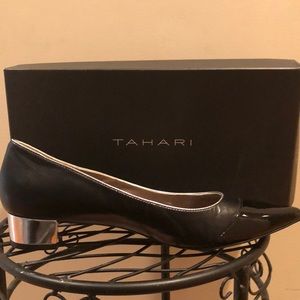 Tahari dress shoe